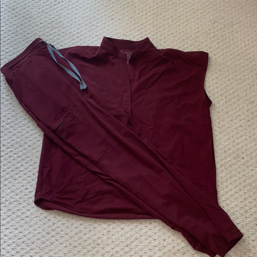 Maroon figs scrub set